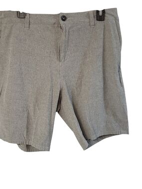 Vuori Men's Aim Gray Casual Shorts size 32